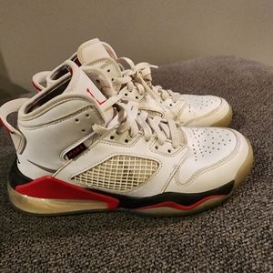 Air Jordan Mars 270 size 5.5